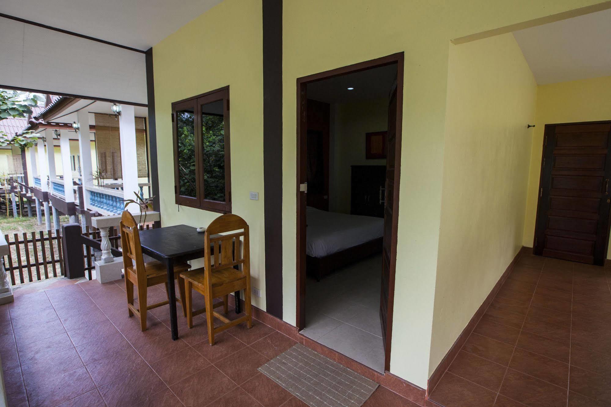 Hin Bhai Resort Chaloklum Bagian luar foto
